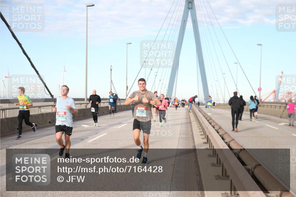 03.10.2024 - Köhlbrandbrückenlauf Jannik Wohlers http://msf.ph/oto/7164428 03.10.2024 09:41:39 Position 2 2150, 1685 meine-sportfotos.de