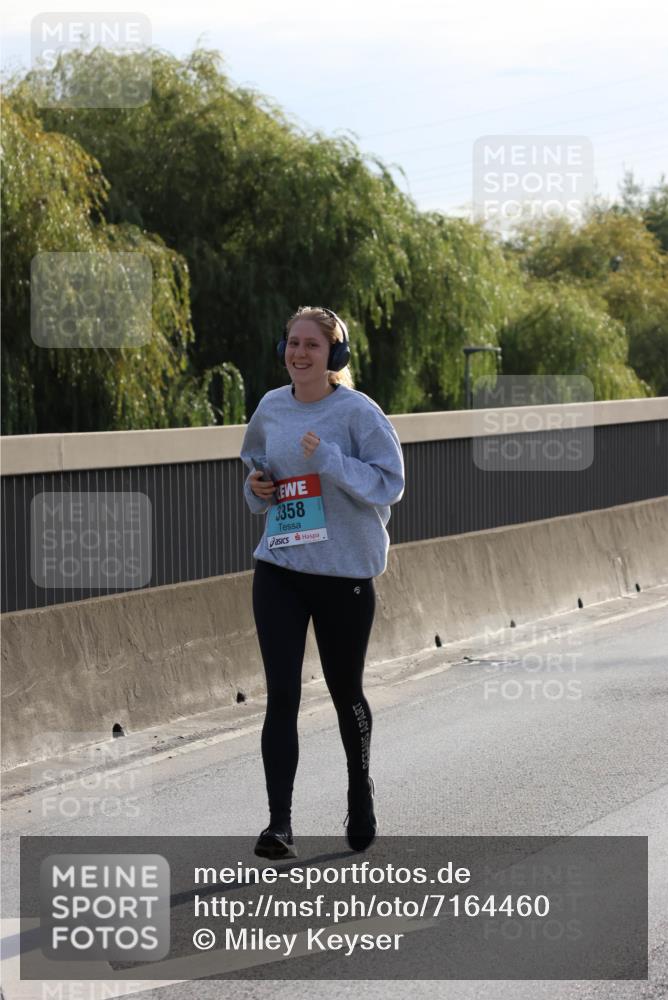 03.10.2024 - Köhlbrandbrückenlauf Miley Keyser http://msf.ph/oto/7164460 03.10.2024 09:26:08 Position 3 3358 meine-sportfotos.de