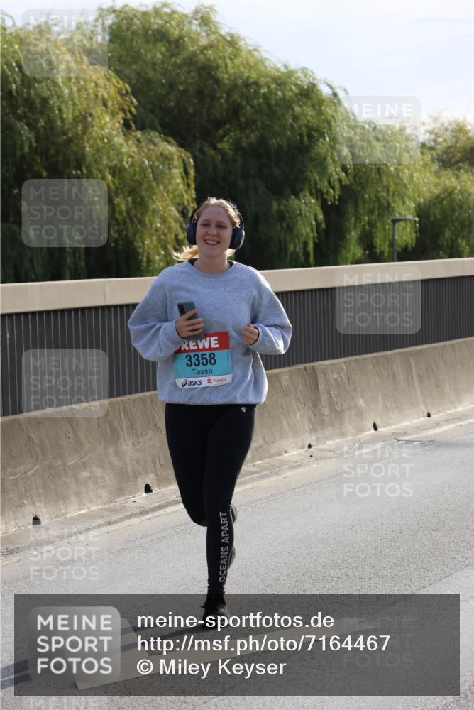 03.10.2024 - Köhlbrandbrückenlauf Miley Keyser http://msf.ph/oto/7164467 03.10.2024 09:26:09 Position 3 3358 meine-sportfotos.de