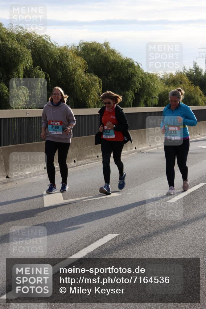 03.10.2024 - Köhlbrandbrückenlauf Miley Keyser http://msf.ph/oto/7164536 03.10.2024 09:26:26 Position 3 3180, 3042, 3536 meine-sportfotos.de