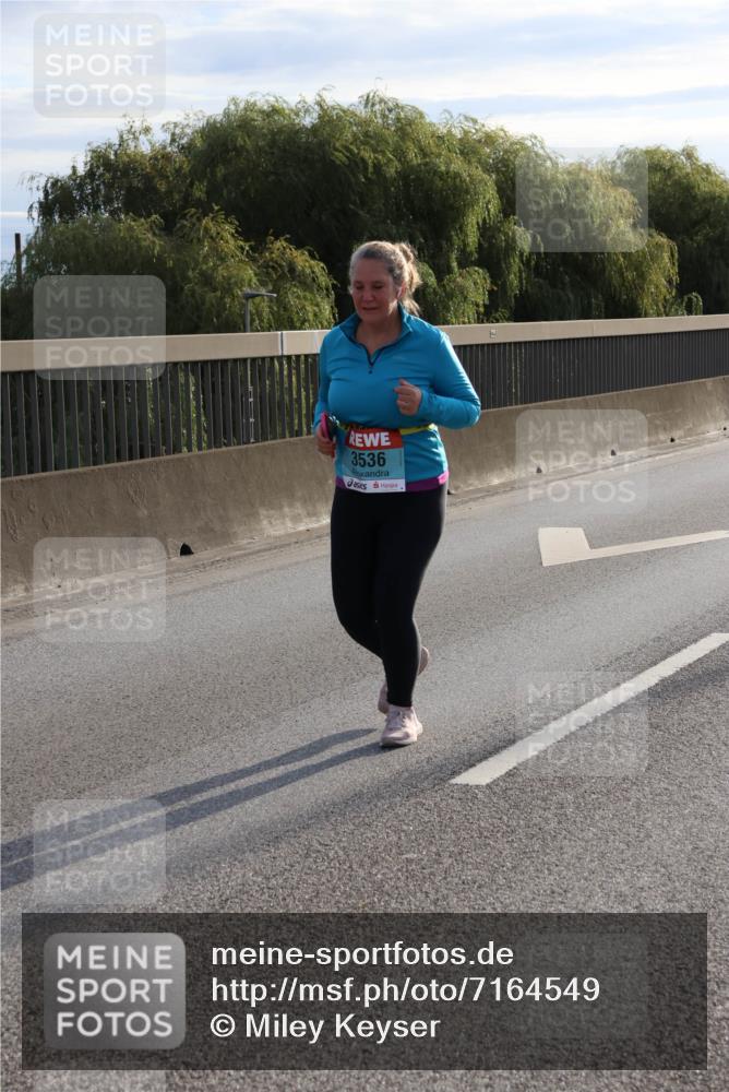 03.10.2024 - Köhlbrandbrückenlauf Miley Keyser http://msf.ph/oto/7164549 03.10.2024 09:26:29 Position 3 3536 meine-sportfotos.de