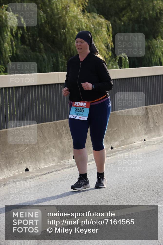 03.10.2024 - Köhlbrandbrückenlauf Miley Keyser http://msf.ph/oto/7164565 03.10.2024 09:26:36 Position 3 3566 meine-sportfotos.de