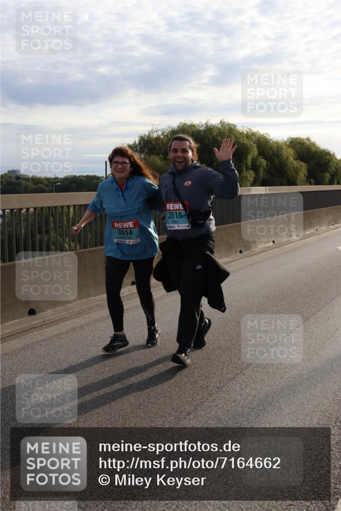 03.10.2024 - Köhlbrandbrückenlauf Miley Keyser http://msf.ph/oto/7164662 03.10.2024 09:26:52 Position 3 3514, 3516 meine-sportfotos.de