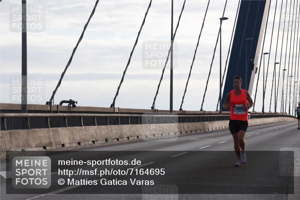 03.10.2024 - Köhlbrandbrückenlauf Matties Gatica Varas http://msf.ph/oto/7164695 03.10.2024 09:17:16 Position 2 1006 meine-sportfotos.de