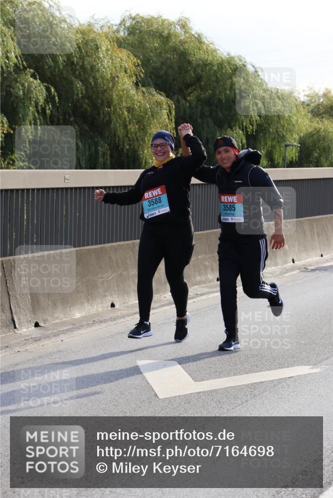 03.10.2024 - Köhlbrandbrückenlauf Miley Keyser http://msf.ph/oto/7164698 03.10.2024 09:27:05 Position 3 3588, 3585 meine-sportfotos.de