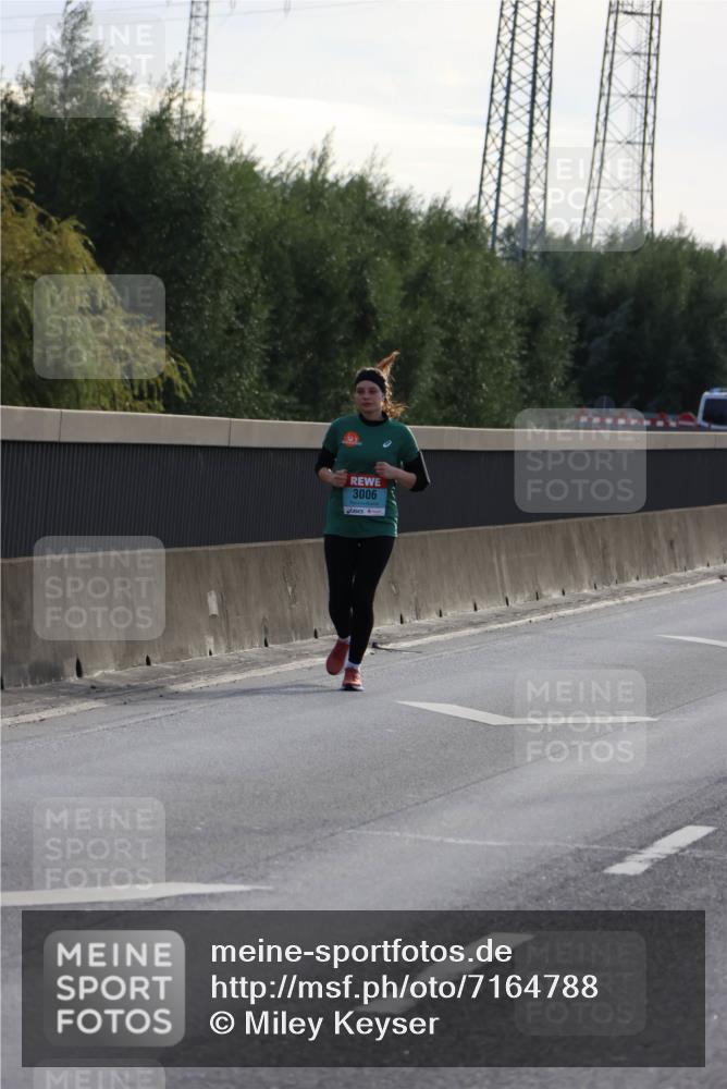 03.10.2024 - Köhlbrandbrückenlauf Miley Keyser http://msf.ph/oto/7164788 03.10.2024 09:28:42 Position 3 3006 meine-sportfotos.de