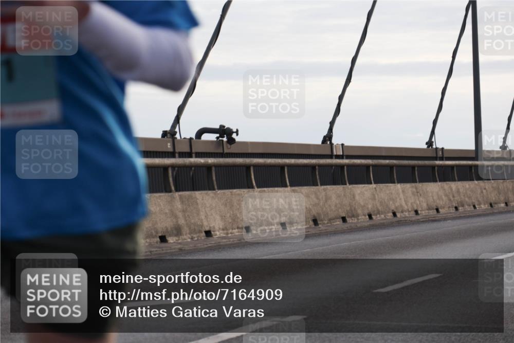 03.10.2024 - Köhlbrandbrückenlauf Matties Gatica Varas http://msf.ph/oto/7164909 03.10.2024 09:17:44 Position 2 1 meine-sportfotos.de