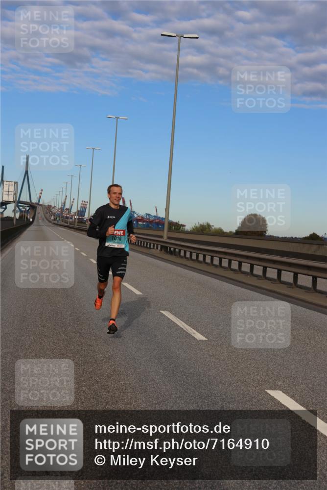 03.10.2024 - Köhlbrandbrückenlauf Miley Keyser http://msf.ph/oto/7164910 03.10.2024 09:32:41 Position 3 1010 meine-sportfotos.de