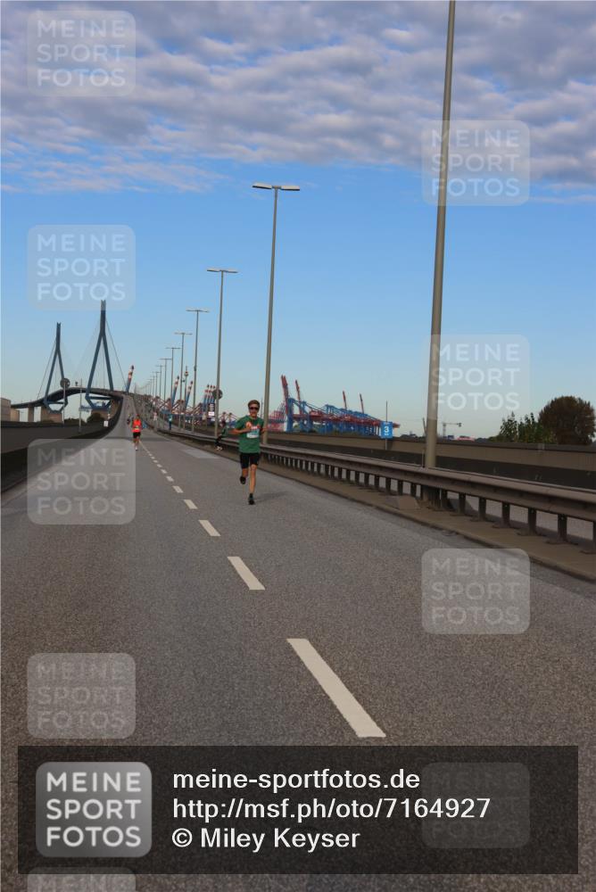03.10.2024 - Köhlbrandbrückenlauf Miley Keyser http://msf.ph/oto/7164927 03.10.2024 09:33:41 Position 3  meine-sportfotos.de
