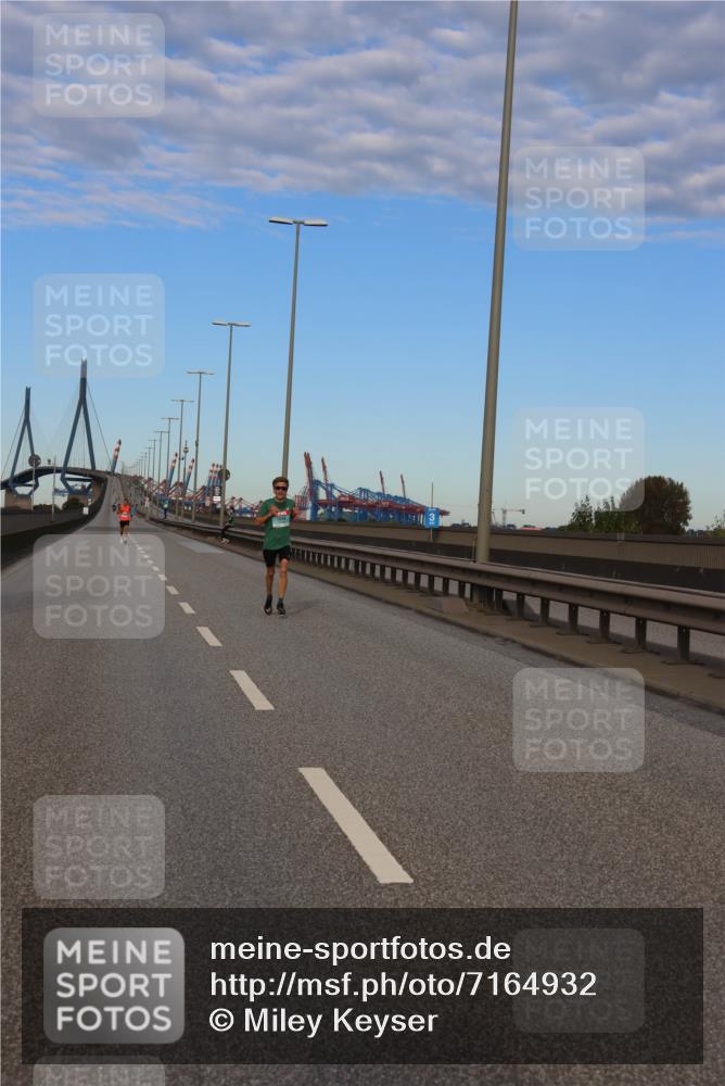 03.10.2024 - Köhlbrandbrückenlauf Miley Keyser http://msf.ph/oto/7164932 03.10.2024 09:33:42 Position 3  meine-sportfotos.de