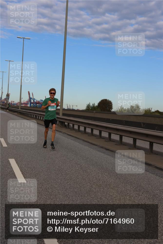 03.10.2024 - Köhlbrandbrückenlauf Miley Keyser http://msf.ph/oto/7164960 03.10.2024 09:33:44 Position 3 1038 meine-sportfotos.de