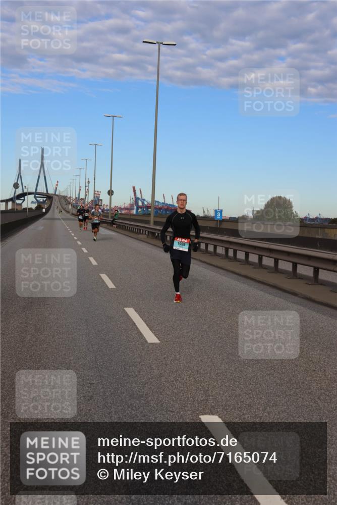 03.10.2024 - Köhlbrandbrückenlauf Miley Keyser http://msf.ph/oto/7165074 03.10.2024 09:34:46 Position 3 1099 meine-sportfotos.de