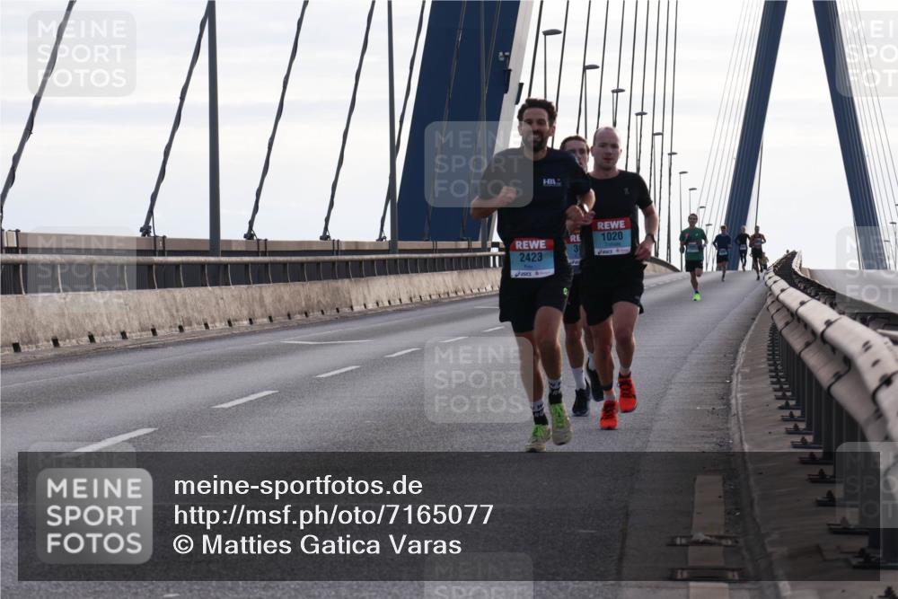 03.10.2024 - Köhlbrandbrückenlauf Matties Gatica Varas http://msf.ph/oto/7165077 03.10.2024 09:18:04 Position 2 2423, 1020, 3 meine-sportfotos.de