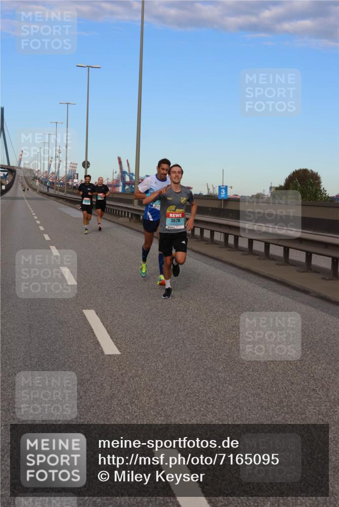 03.10.2024 - Köhlbrandbrückenlauf Miley Keyser http://msf.ph/oto/7165095 03.10.2024 09:34:51 Position 3 3676 meine-sportfotos.de