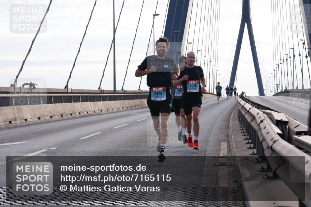 03.10.2024 - Köhlbrandbrückenlauf Matties Gatica Varas http://msf.ph/oto/7165115 03.10.2024 09:18:05 Position 2 2423, 367, 1020 meine-sportfotos.de