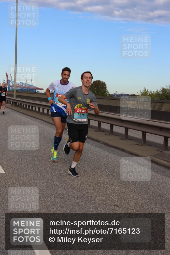 03.10.2024 - Köhlbrandbrückenlauf Miley Keyser http://msf.ph/oto/7165123 03.10.2024 09:34:52 Position 3 3676 meine-sportfotos.de