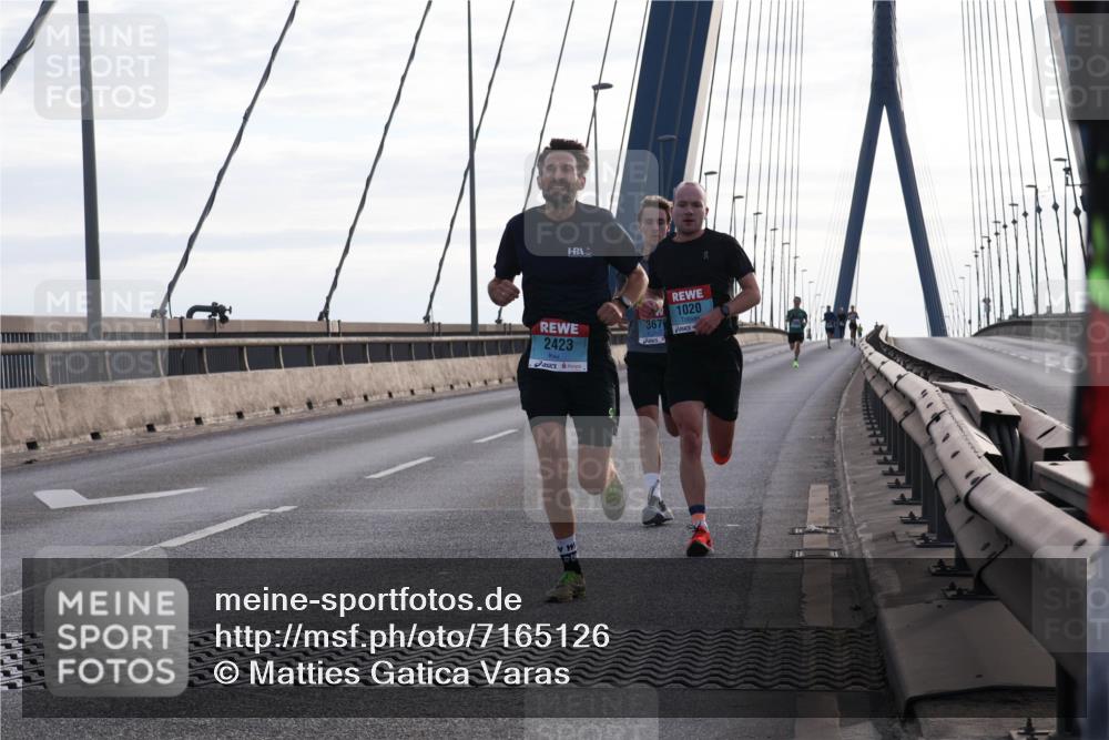 03.10.2024 - Köhlbrandbrückenlauf Matties Gatica Varas http://msf.ph/oto/7165126 03.10.2024 09:18:05 Position 2 2423, 367, 1020 meine-sportfotos.de