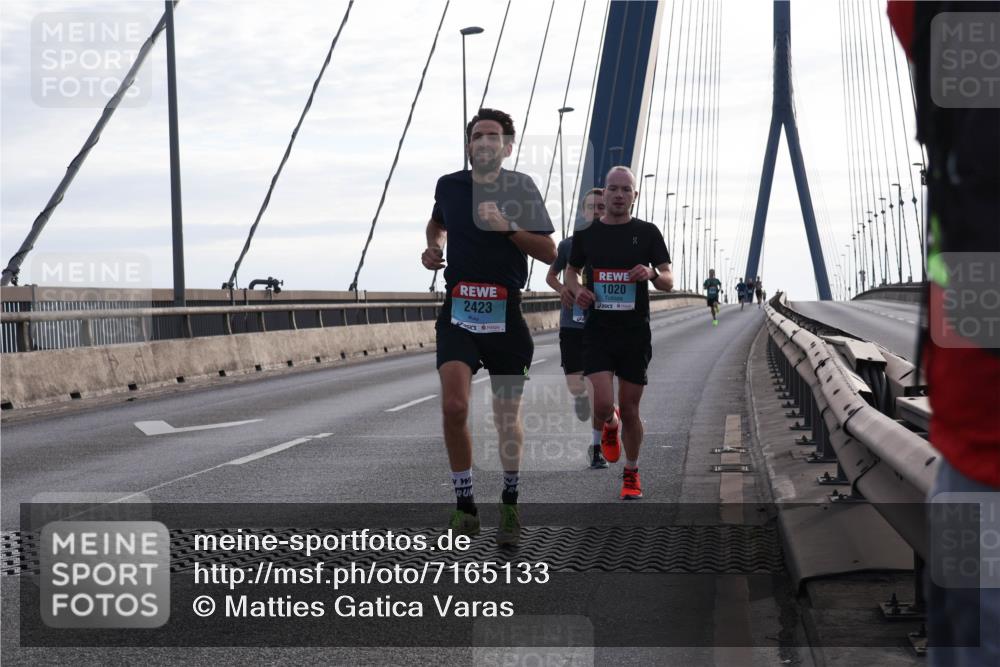 03.10.2024 - Köhlbrandbrückenlauf Matties Gatica Varas http://msf.ph/oto/7165133 03.10.2024 09:18:06 Position 2 2423, 1020 meine-sportfotos.de