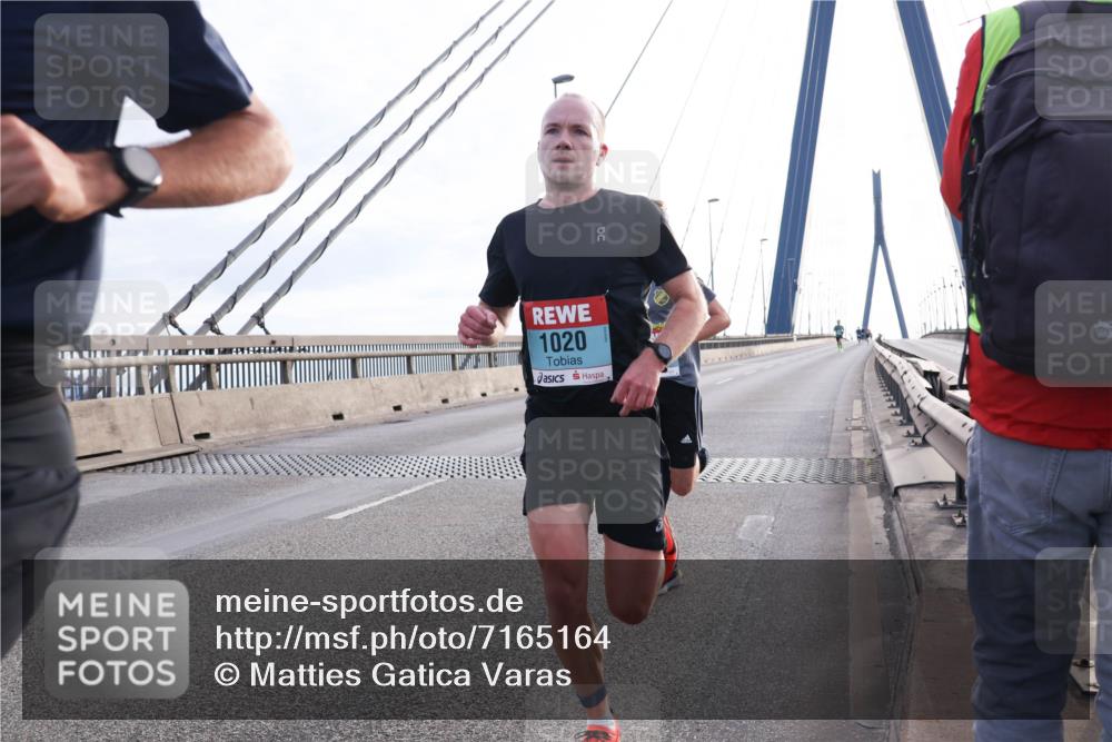 03.10.2024 - Köhlbrandbrückenlauf Matties Gatica Varas http://msf.ph/oto/7165164 03.10.2024 09:18:07 Position 2 1020 meine-sportfotos.de