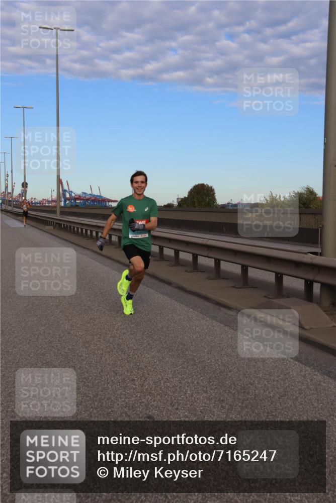 03.10.2024 - Köhlbrandbrückenlauf Miley Keyser http://msf.ph/oto/7165247 03.10.2024 09:35:30 Position 3  meine-sportfotos.de