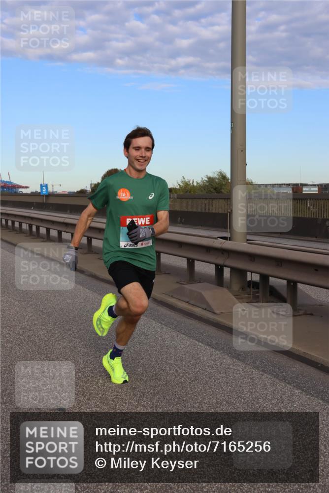 03.10.2024 - Köhlbrandbrückenlauf Miley Keyser http://msf.ph/oto/7165256 03.10.2024 09:35:30 Position 3 3 meine-sportfotos.de