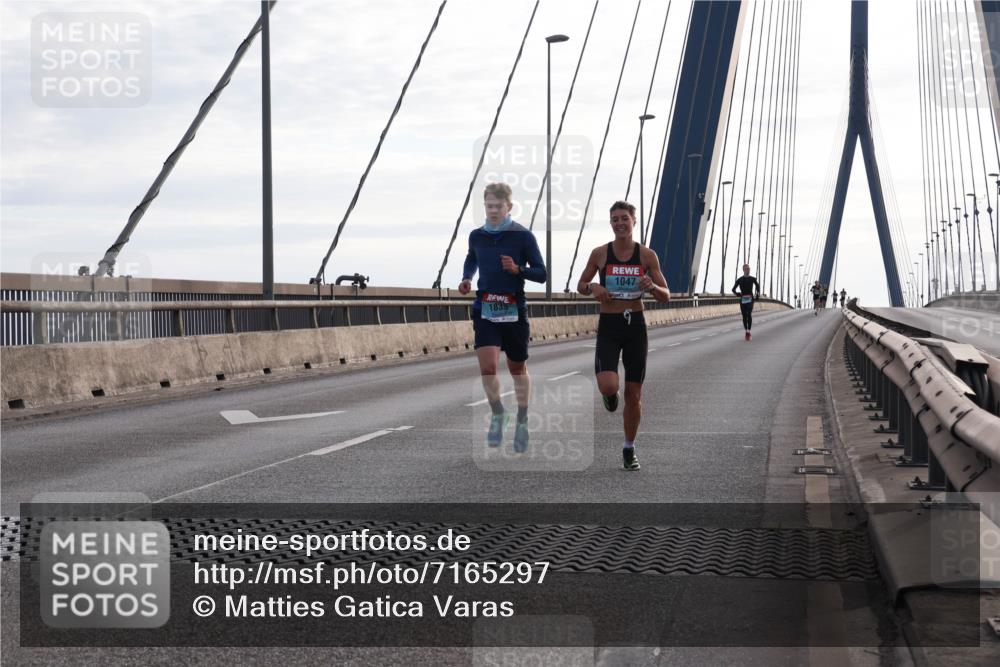 03.10.2024 - Köhlbrandbrückenlauf Matties Gatica Varas http://msf.ph/oto/7165297 03.10.2024 09:18:25 Position 2 1839, 1047 meine-sportfotos.de