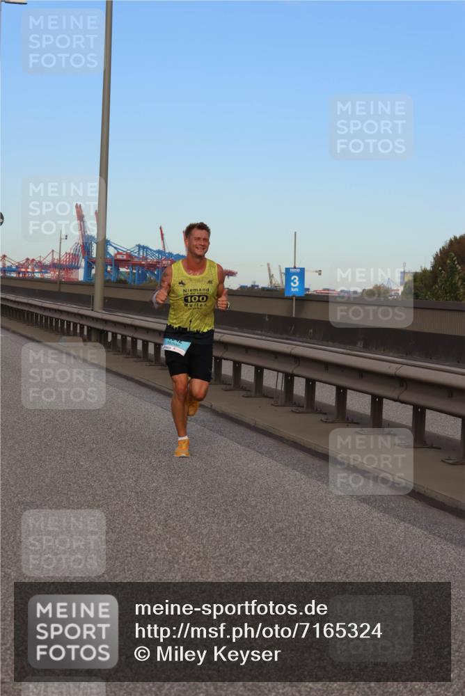 03.10.2024 - Köhlbrandbrückenlauf Miley Keyser http://msf.ph/oto/7165324 03.10.2024 09:36:07 Position 3 100, 3 meine-sportfotos.de