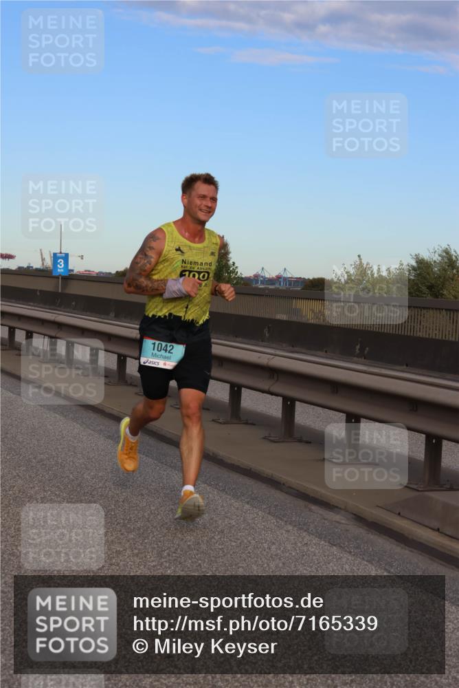 03.10.2024 - Köhlbrandbrückenlauf Miley Keyser http://msf.ph/oto/7165339 03.10.2024 09:36:09 Position 3 100, 1042 meine-sportfotos.de