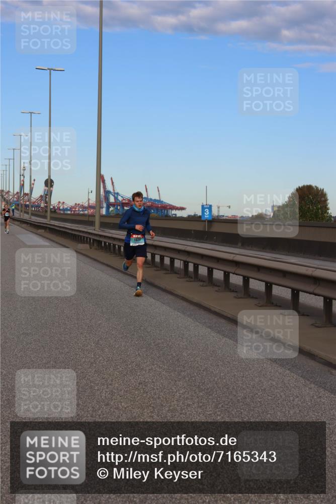 03.10.2024 - Köhlbrandbrückenlauf Miley Keyser http://msf.ph/oto/7165343 03.10.2024 09:36:24 Position 3 1839 meine-sportfotos.de