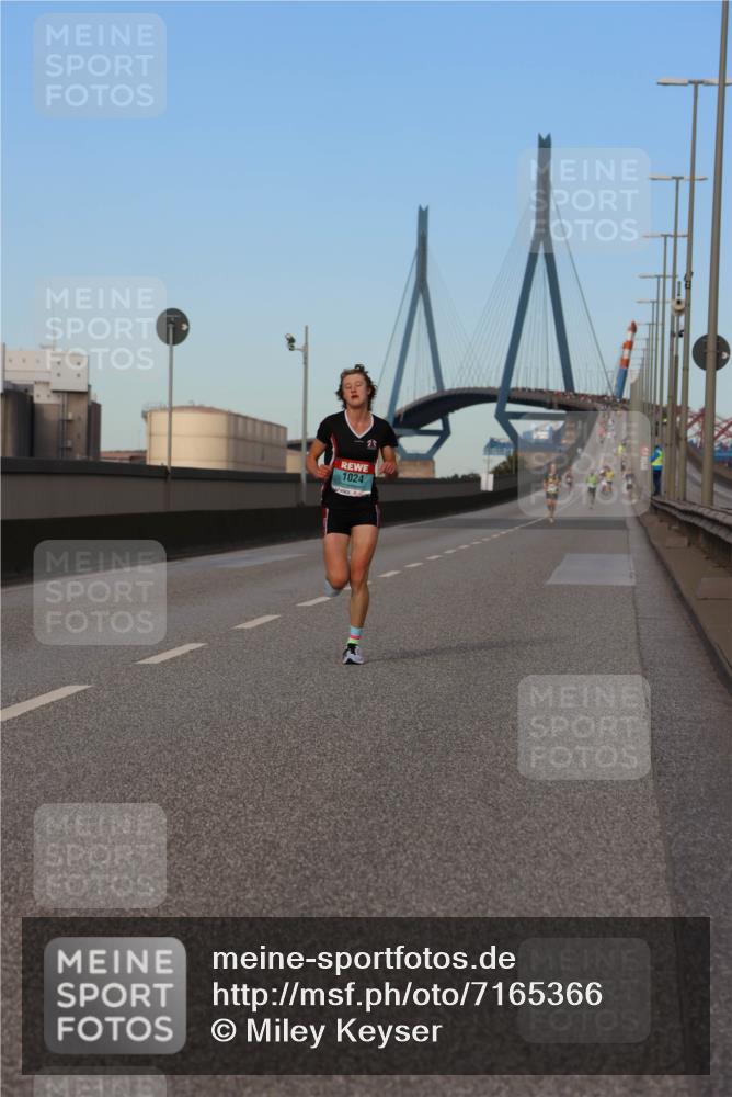 03.10.2024 - Köhlbrandbrückenlauf Miley Keyser http://msf.ph/oto/7165366 03.10.2024 09:36:33 Position 3 2, 1024 meine-sportfotos.de