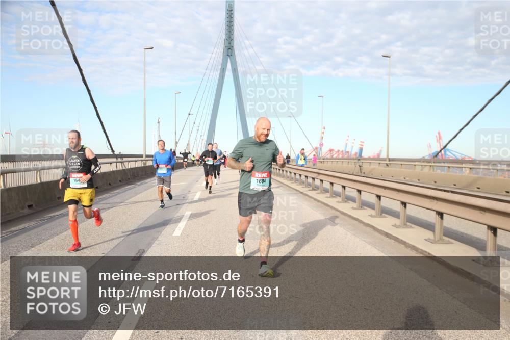 03.10.2024 - Köhlbrandbrückenlauf Jannik Wohlers http://msf.ph/oto/7165391 03.10.2024 09:41:49 Position 2 164, 1604 meine-sportfotos.de