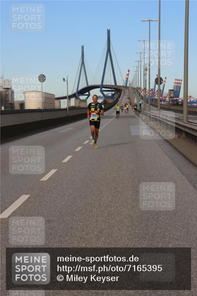 03.10.2024 - Köhlbrandbrückenlauf Miley Keyser http://msf.ph/oto/7165395 03.10.2024 09:36:56 Position 3  meine-sportfotos.de