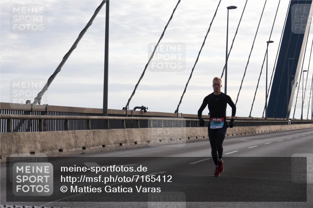 03.10.2024 - Köhlbrandbrückenlauf Matties Gatica Varas http://msf.ph/oto/7165412 03.10.2024 09:18:32 Position 2 1099 meine-sportfotos.de