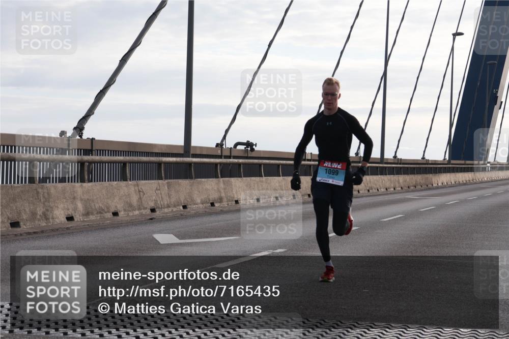 03.10.2024 - Köhlbrandbrückenlauf Matties Gatica Varas http://msf.ph/oto/7165435 03.10.2024 09:18:32 Position 2 1099 meine-sportfotos.de