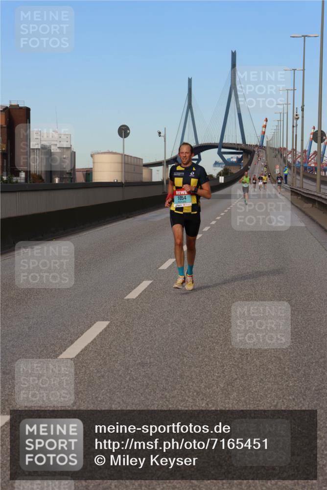 03.10.2024 - Köhlbrandbrückenlauf Miley Keyser http://msf.ph/oto/7165451 03.10.2024 09:36:59 Position 3 1054 meine-sportfotos.de