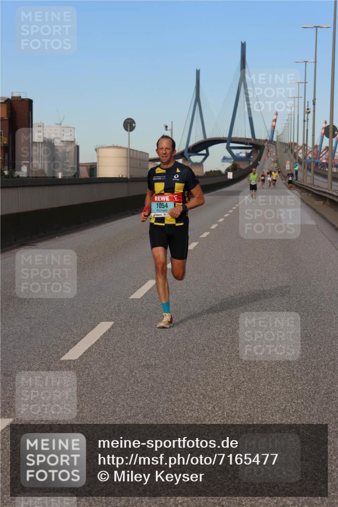 03.10.2024 - Köhlbrandbrückenlauf Miley Keyser http://msf.ph/oto/7165477 03.10.2024 09:37:00 Position 3 1054 meine-sportfotos.de