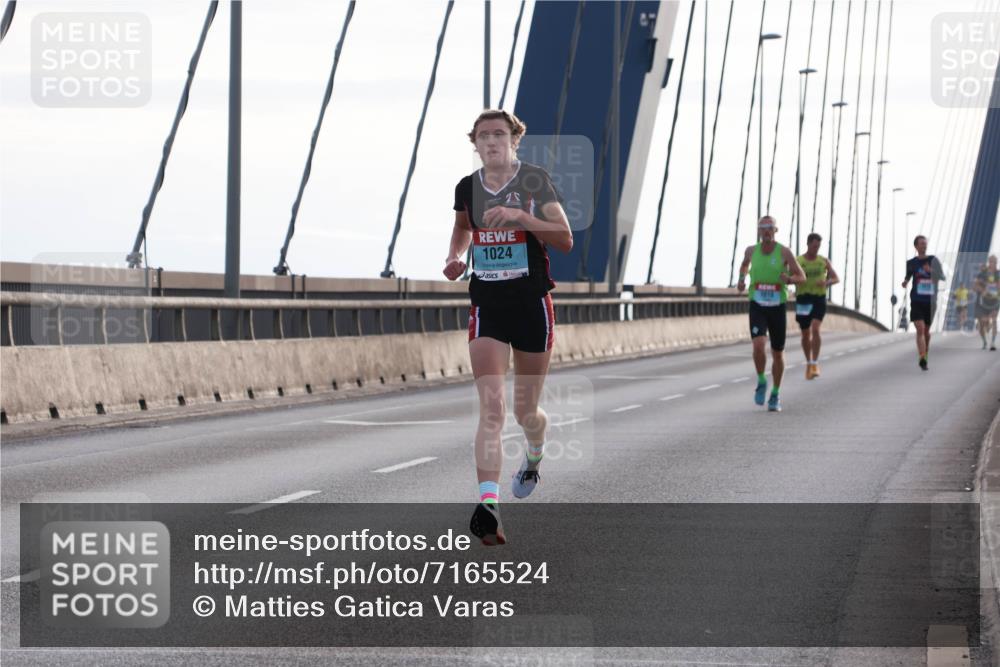 03.10.2024 - Köhlbrandbrückenlauf Matties Gatica Varas http://msf.ph/oto/7165524 03.10.2024 09:18:44 Position 2 1024, 1018 meine-sportfotos.de