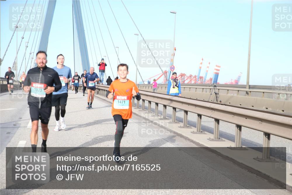 03.10.2024 - Köhlbrandbrückenlauf Jannik Wohlers http://msf.ph/oto/7165525 03.10.2024 09:41:52 Position 2 1373, 1613, 1471 meine-sportfotos.de