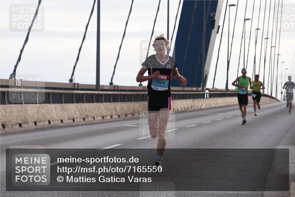 03.10.2024 - Köhlbrandbrückenlauf Matties Gatica Varas http://msf.ph/oto/7165550 03.10.2024 09:18:44 Position 2 27, 1024 meine-sportfotos.de