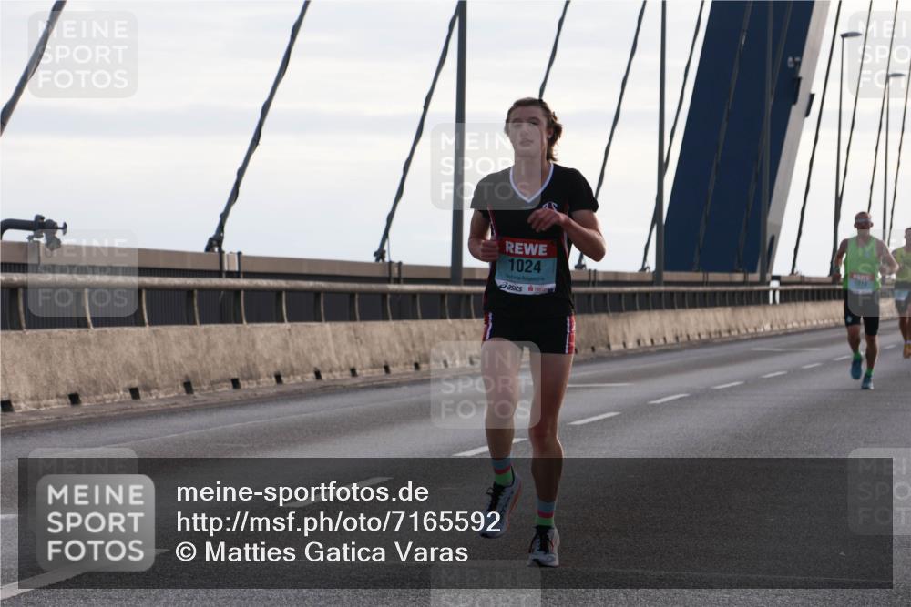 03.10.2024 - Köhlbrandbrückenlauf Matties Gatica Varas http://msf.ph/oto/7165592 03.10.2024 09:18:45 Position 2 1024, 1018 meine-sportfotos.de