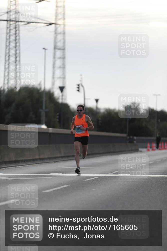 03.10.2024 - Köhlbrandbrückenlauf Fuchs,  Jonas http://msf.ph/oto/7165605 03.10.2024 09:08:37 Position 3 373 meine-sportfotos.de