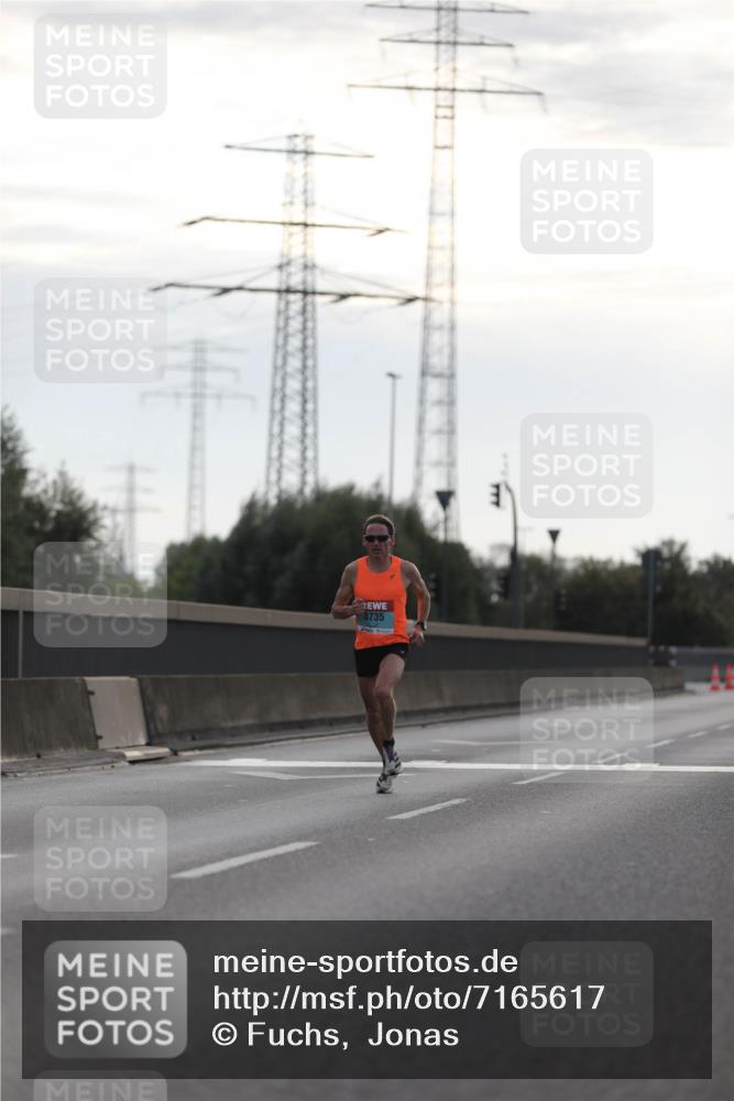 03.10.2024 - Köhlbrandbrückenlauf Fuchs,  Jonas http://msf.ph/oto/7165617 03.10.2024 09:08:39 Position 3 3735 meine-sportfotos.de