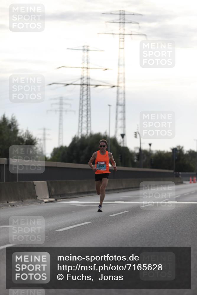 03.10.2024 - Köhlbrandbrückenlauf Fuchs,  Jonas http://msf.ph/oto/7165628 03.10.2024 09:08:39 Position 3 3735 meine-sportfotos.de