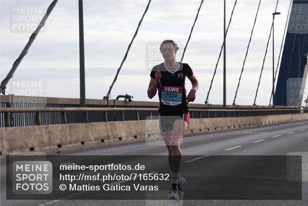 03.10.2024 - Köhlbrandbrückenlauf Matties Gatica Varas http://msf.ph/oto/7165632 03.10.2024 09:18:46 Position 2 1024 meine-sportfotos.de