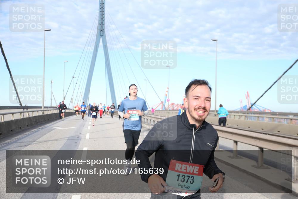 03.10.2024 - Köhlbrandbrückenlauf Jannik Wohlers http://msf.ph/oto/7165639 03.10.2024 09:41:54 Position 2 3578, 1373 meine-sportfotos.de