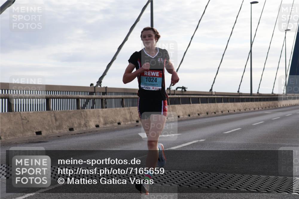 03.10.2024 - Köhlbrandbrückenlauf Matties Gatica Varas http://msf.ph/oto/7165659 03.10.2024 09:18:47 Position 2 2, 1024 meine-sportfotos.de