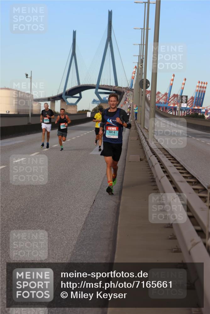 03.10.2024 - Köhlbrandbrückenlauf Miley Keyser http://msf.ph/oto/7165661 03.10.2024 09:37:26 Position 3 1043, 1014 meine-sportfotos.de