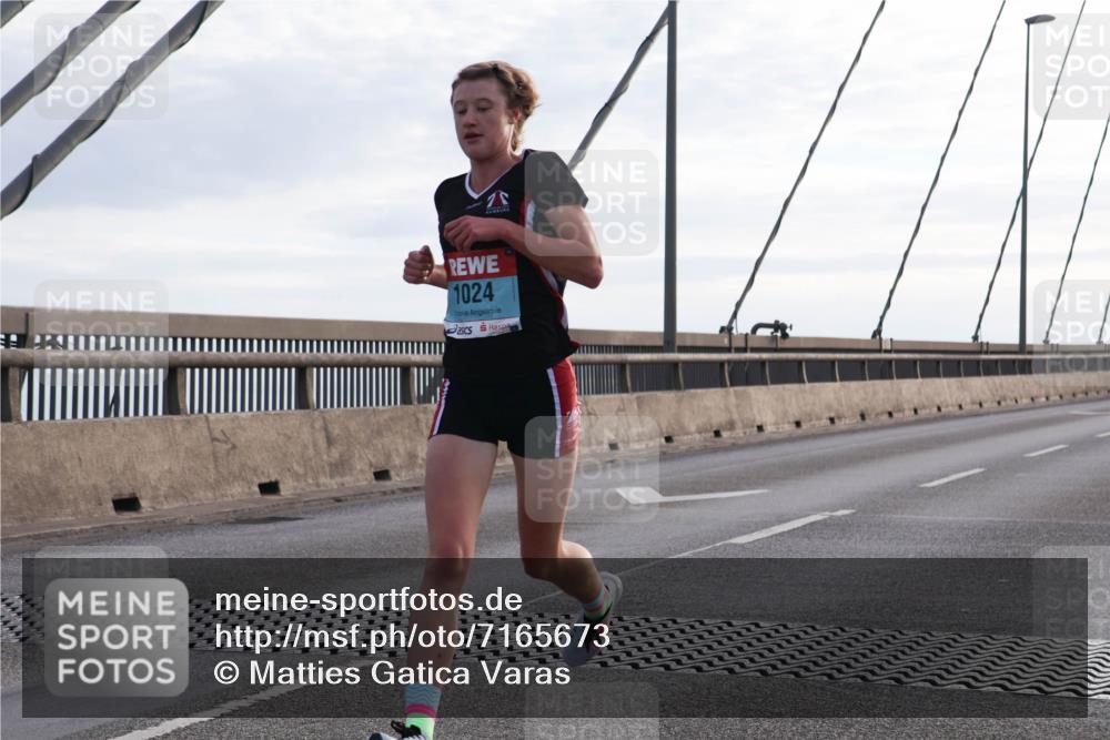 03.10.2024 - Köhlbrandbrückenlauf Matties Gatica Varas http://msf.ph/oto/7165673 03.10.2024 09:18:47 Position 2 1024 meine-sportfotos.de