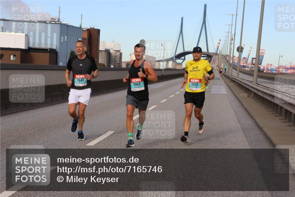 03.10.2024 - Köhlbrandbrückenlauf Miley Keyser http://msf.ph/oto/7165746 03.10.2024 09:37:35 Position 3 1043, 1063, 1052 meine-sportfotos.de