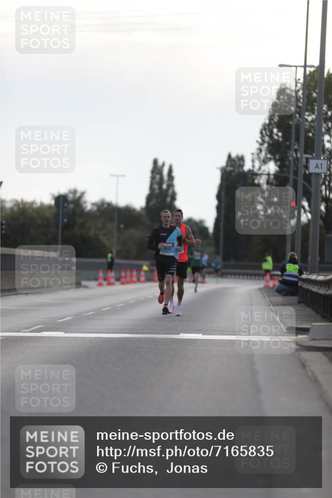 03.10.2024 - Köhlbrandbrückenlauf Fuchs,  Jonas http://msf.ph/oto/7165835 03.10.2024 09:09:16 Position 3 1010, 1 meine-sportfotos.de